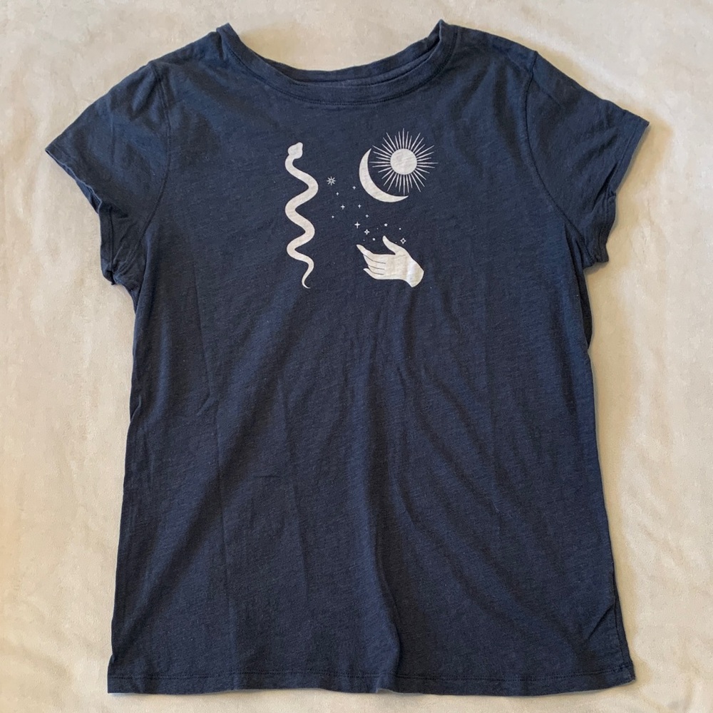 Universal Thread Size XL Washed Black Short Sleeve Tee with Magical Motif